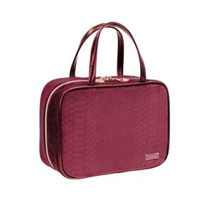 Stephanie Johnson | ML Traveler Case